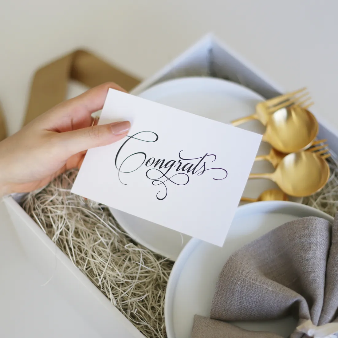 現金とプレゼントの選択