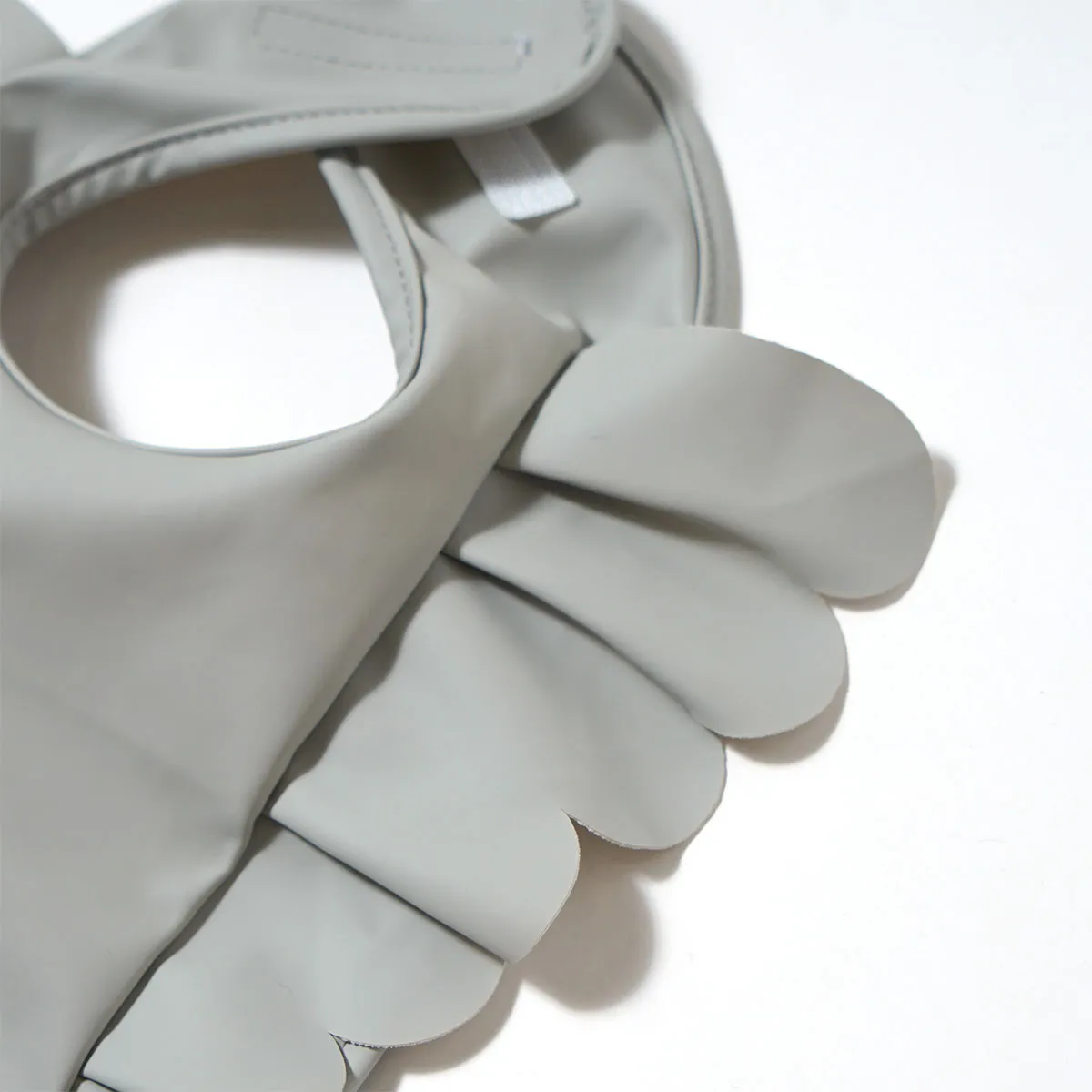 お食事エプロン / フリルグレー［ディモワ］