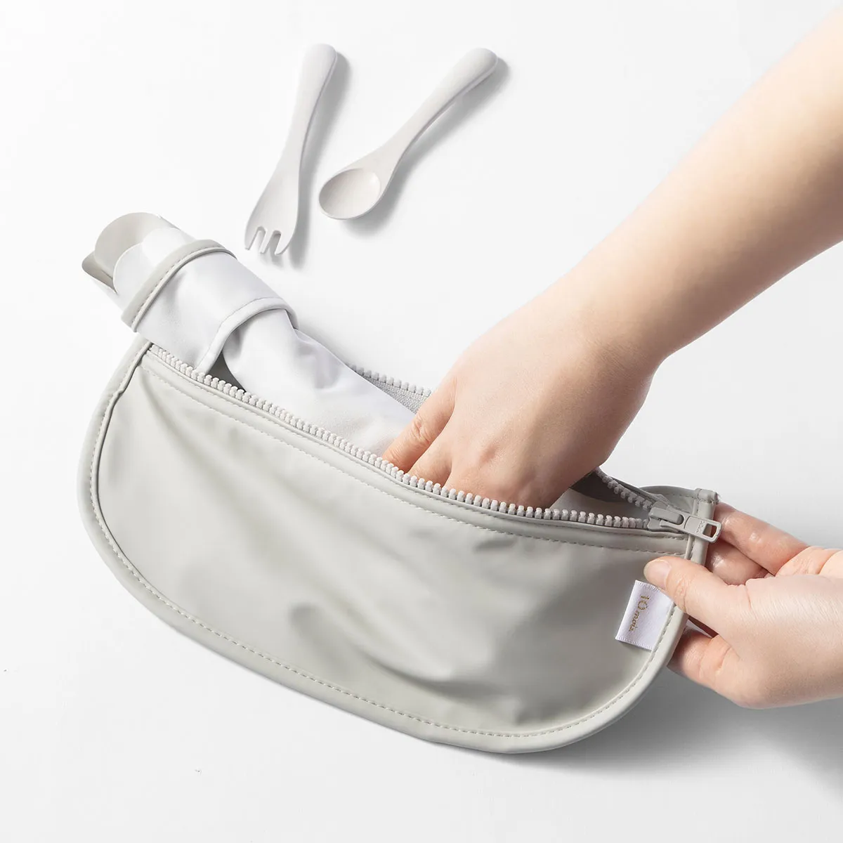 お食事エプロン / フリルグレー［ディモワ］