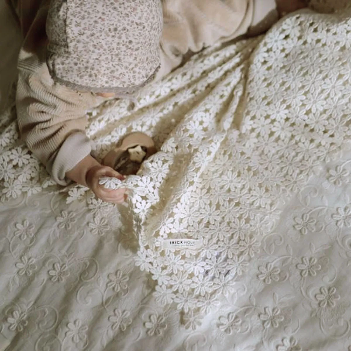 TRICK HOLIC BOX / SWADDLE+BEAR TAG / ガーデンフラワー［トリックホリック］ A