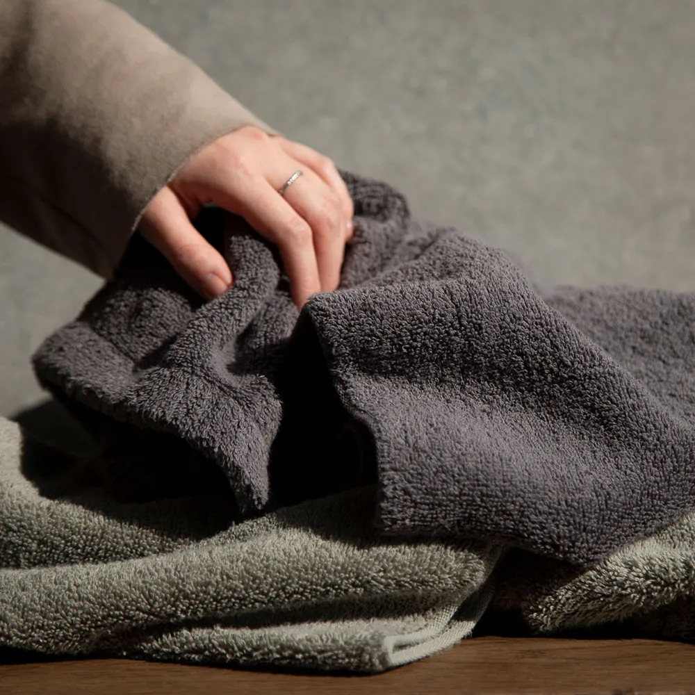 feel フェイスタオル 2枚セット / ムーングレージュ＆チャコール［育てるタオル］ 4